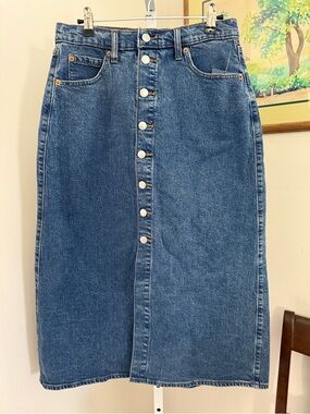 Universal Threads Denim Button Down Maxi Skirt.  NWT. Size 6.